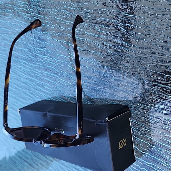 SOJOS Small Round Classic Frame Gradient Brown Lens Tortouise Sunglasses NWT - Picture 3 of 5